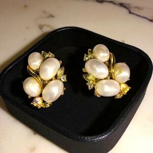 Vintage Lisner Faux Pearl & Rhinestone Clip-on Earrings